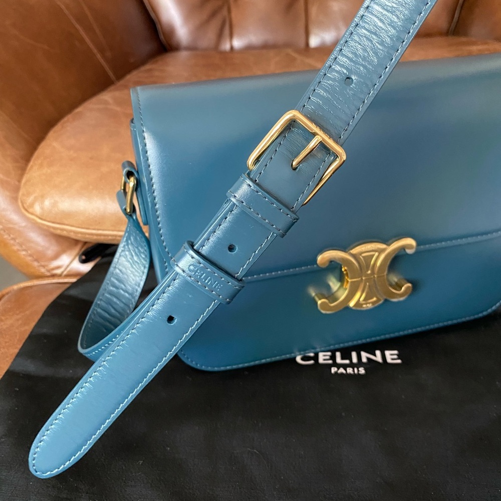 *SOLD* Celine Triomphe Shoulder Bag Smooth Calfskin Medium - Picture 12 of 16
